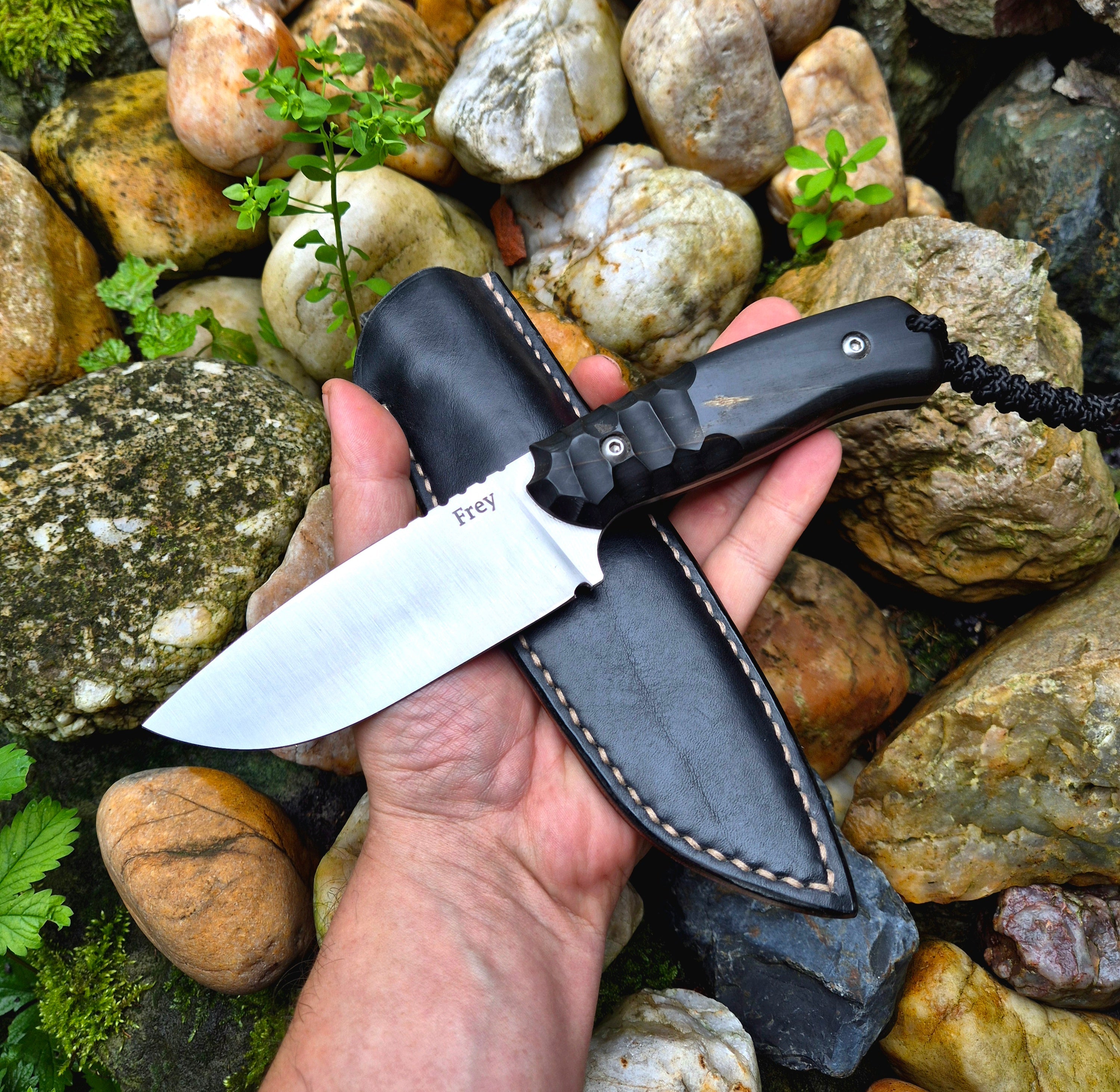 Bushcraft nože FREY do lesa a přírody - Radim Dachs, Dachs knives