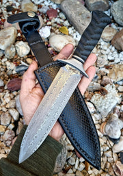 Dolch aus rostfreiem Damasteel-Stahl.