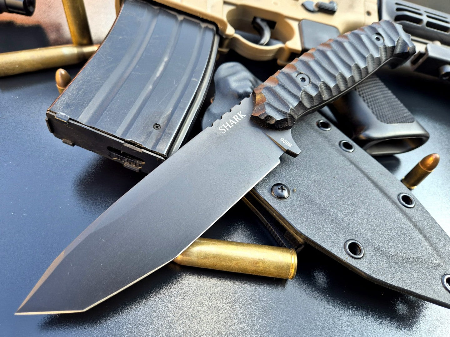 Exklusives Armeemesser - SHARK
