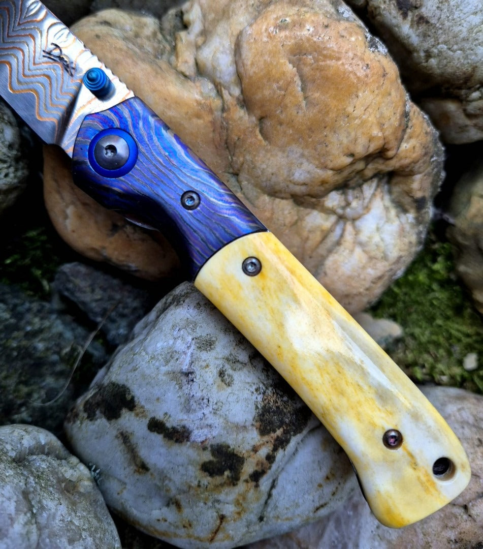 Luxusní zavírací nůž z CuMai, Timascu a vebloudí kosti