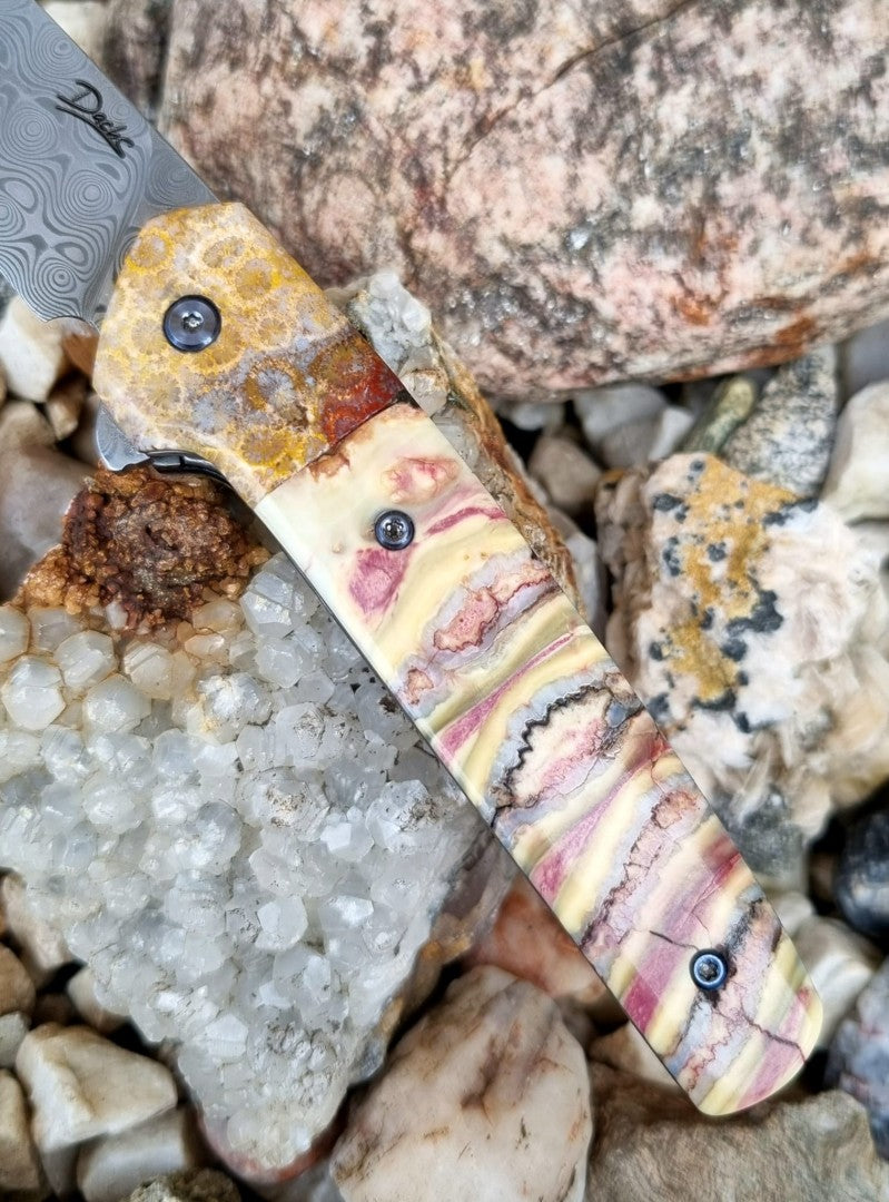Klappmesser Versteinerte Koralle, Muonionalusta-Meteorit und Mammuthocker 