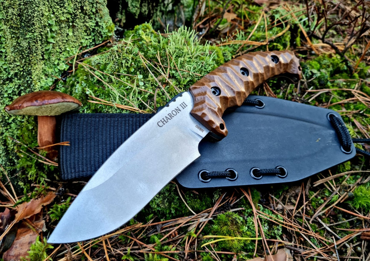 Lovecký nůž Charon III s hnědou rukojetí stonewash 