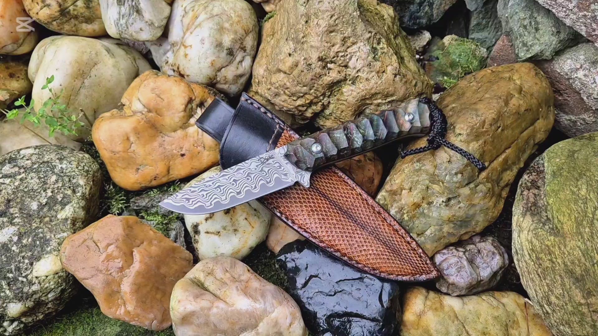 Video laden: Jagdmesser aus rostfreiem Damaststahl