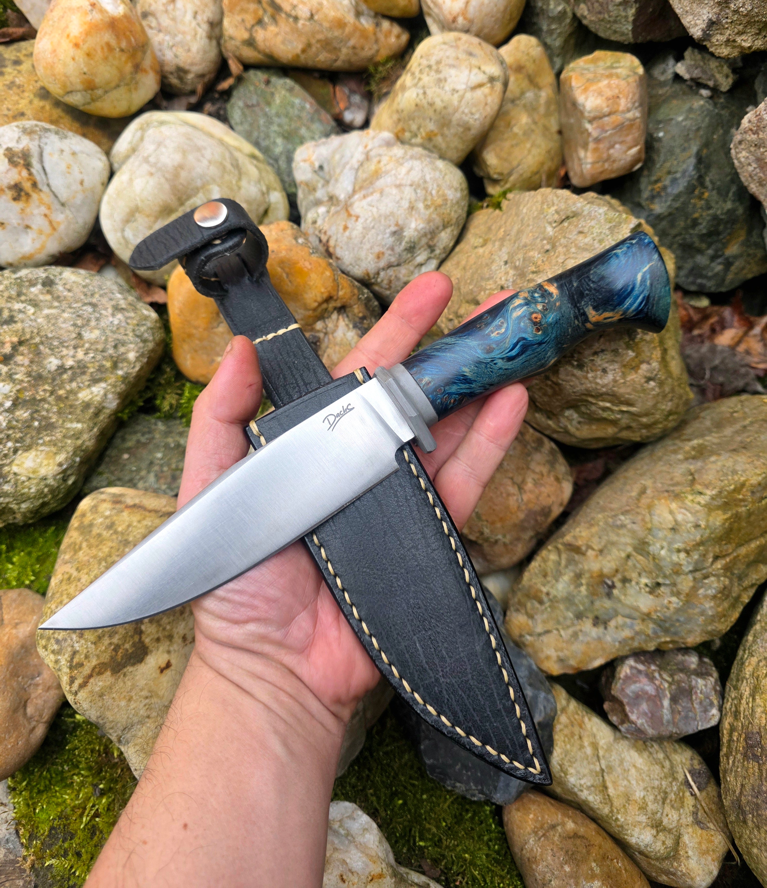 Nůž Bowie - Bříza modrá. Ruční práce