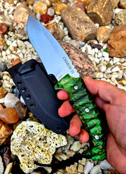Nůž Charon III - Karelská bříza zelená N690 - Ruční práce