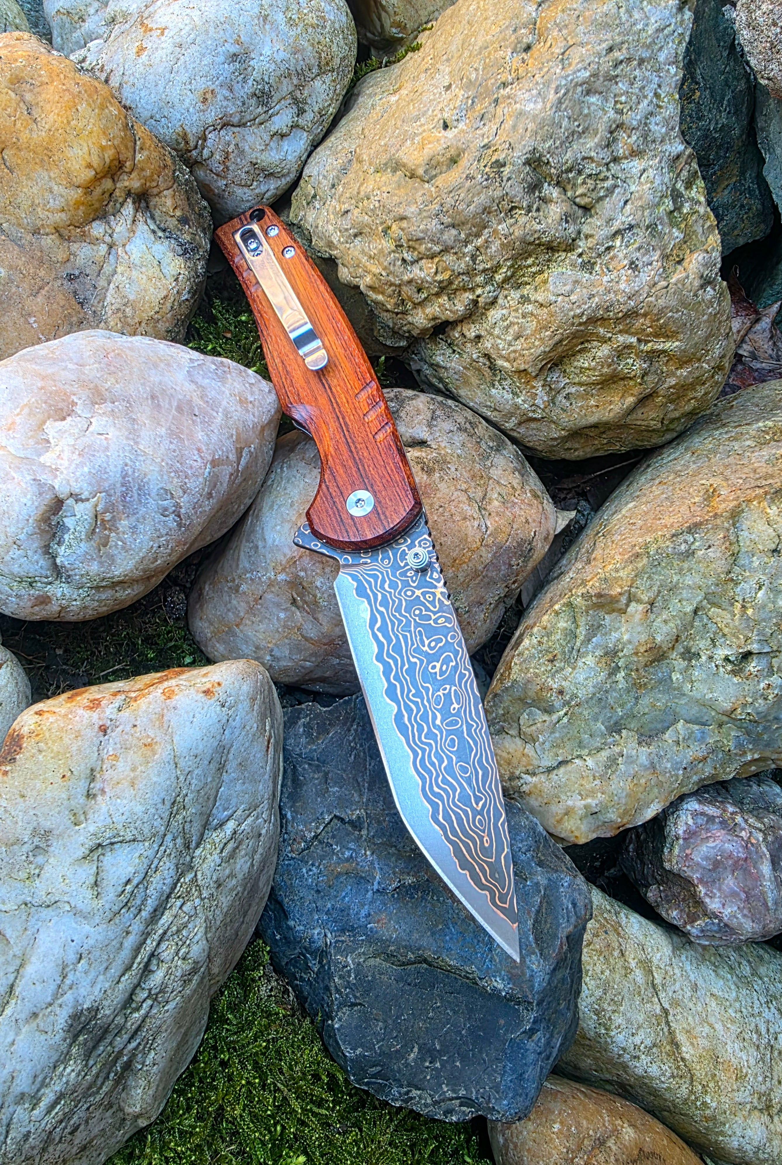 Zavírací nůž - Button lock damašek měď 1