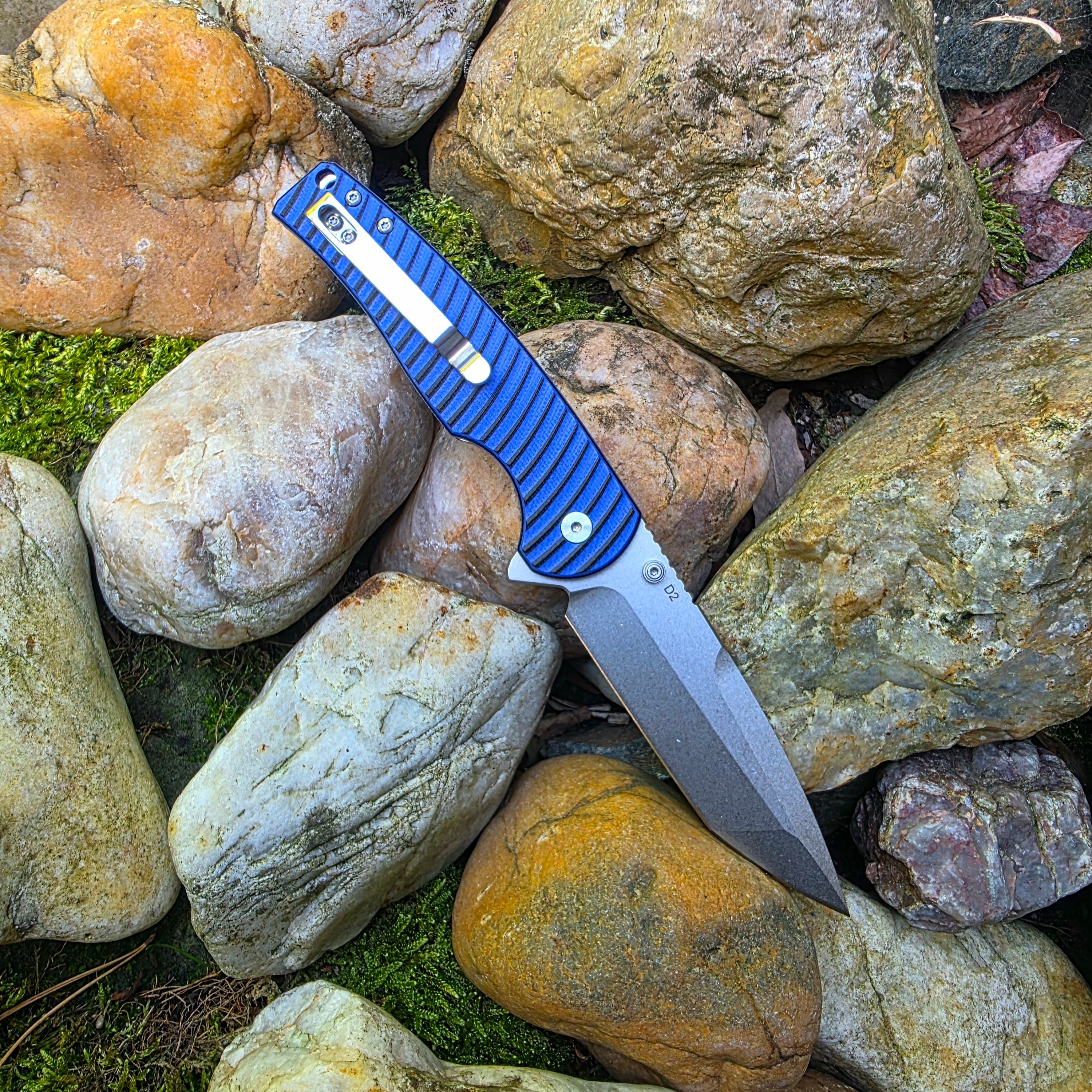 Zavírací nůž - Tanto D2 Button lock G10 Modrá