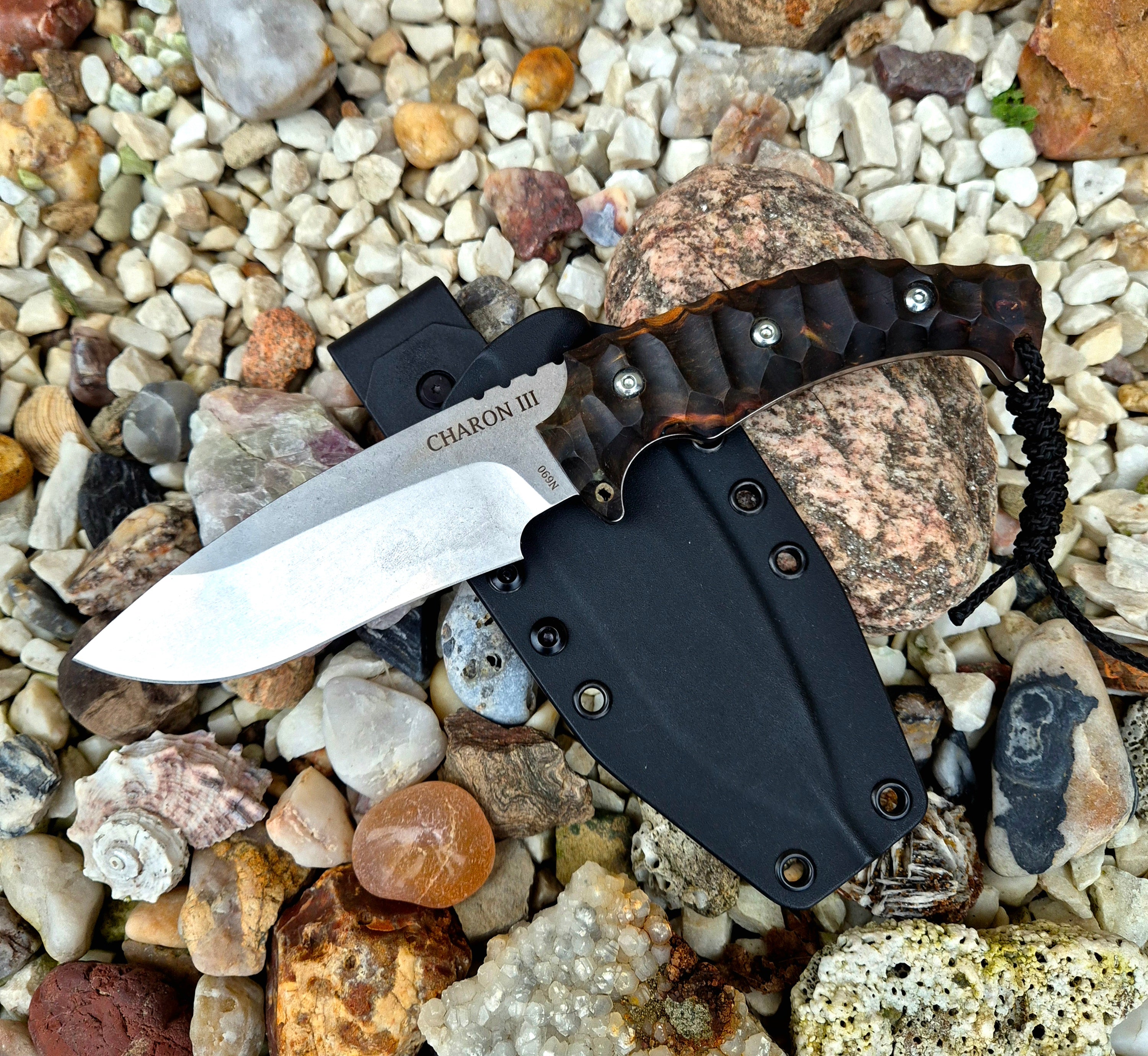 Charon III knife - red lines M390