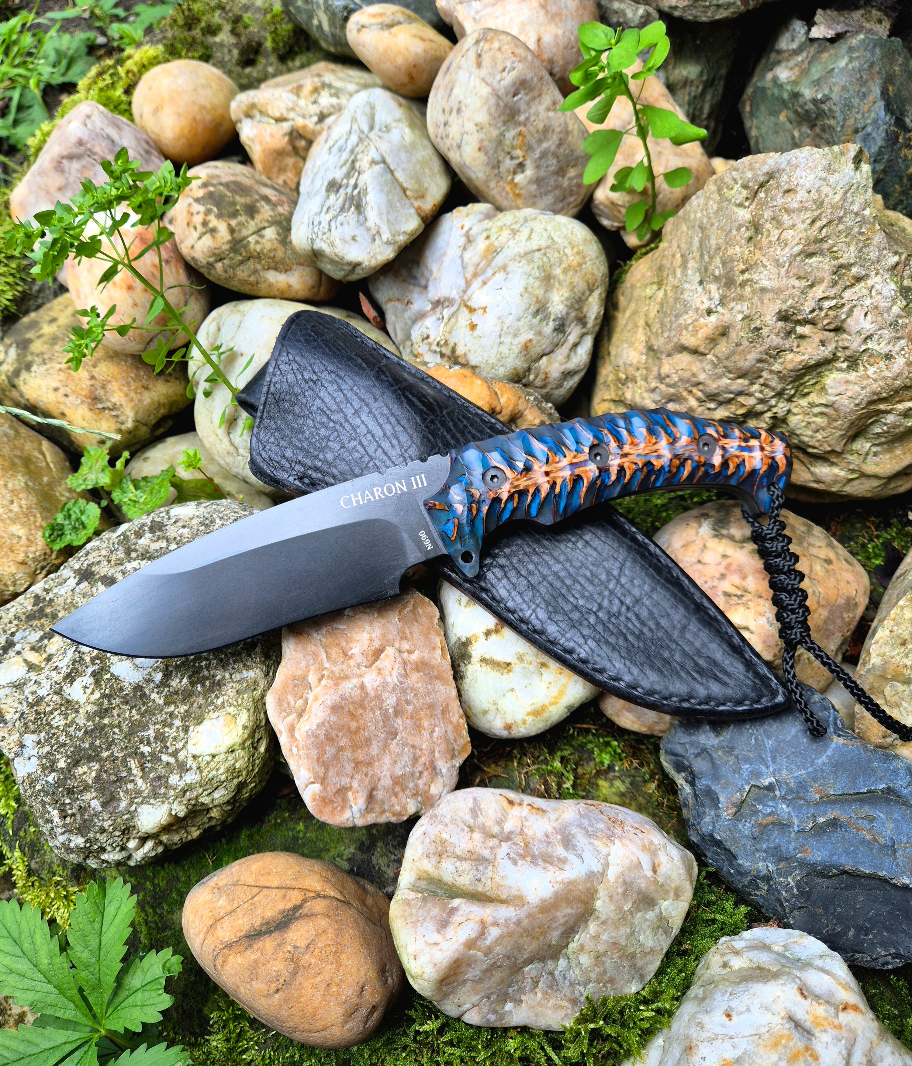 Charon III Messer - stabilisierter blauer Kegel