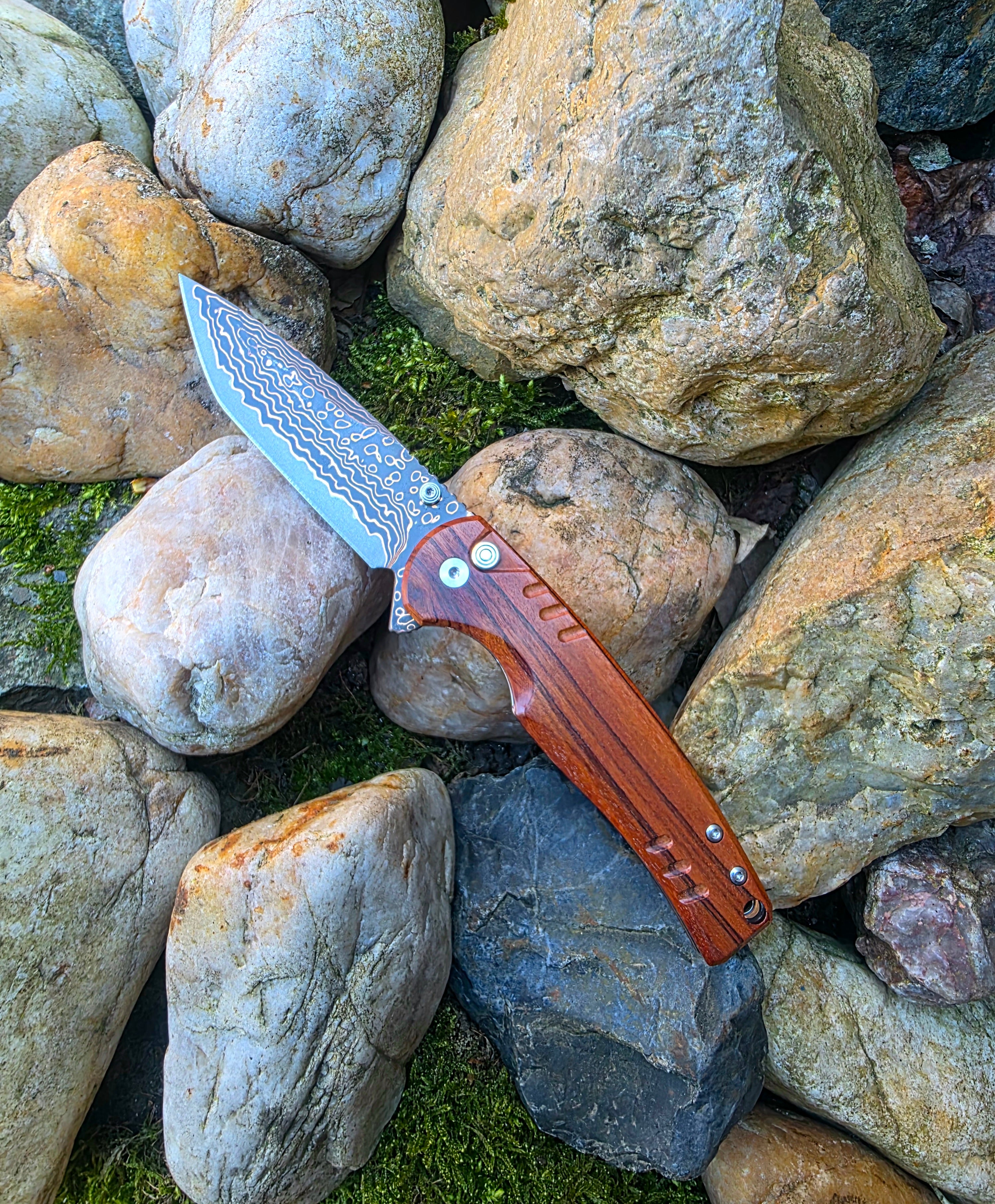 Zavírací nůž - Button lock damašek měď 1