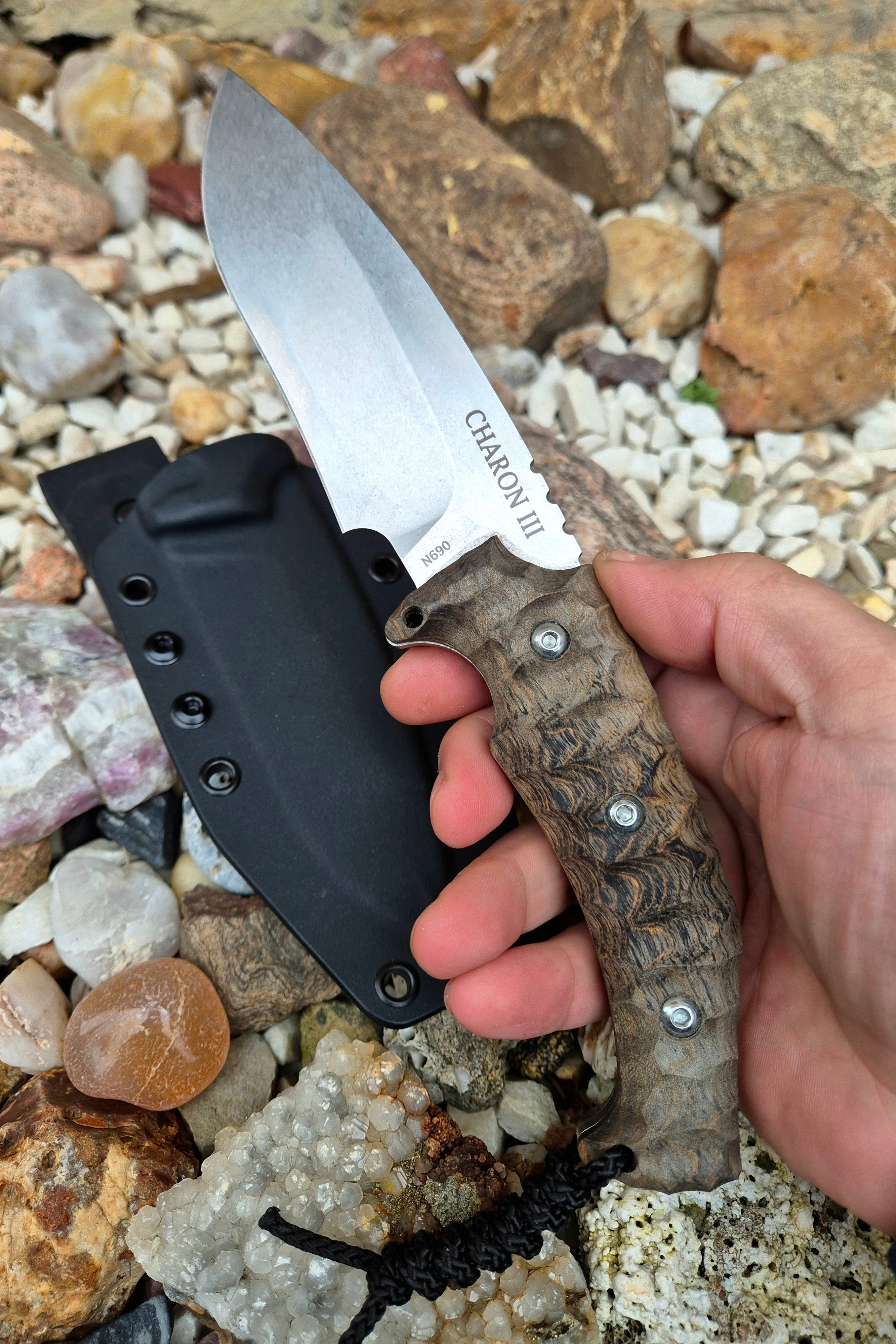 Charon III knife - red lines M390