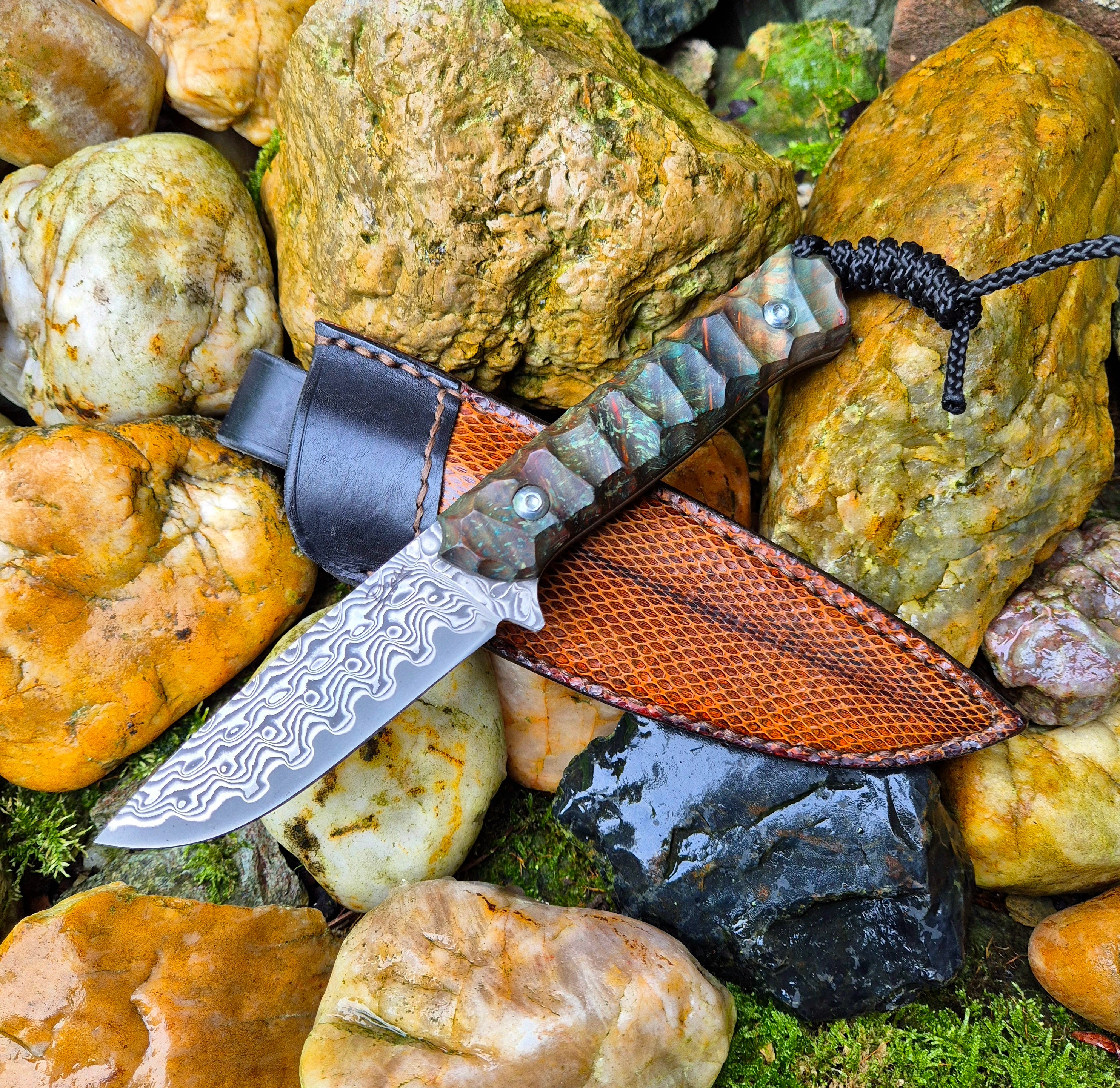 Jagdmesser aus rostfreiem Damaststahl