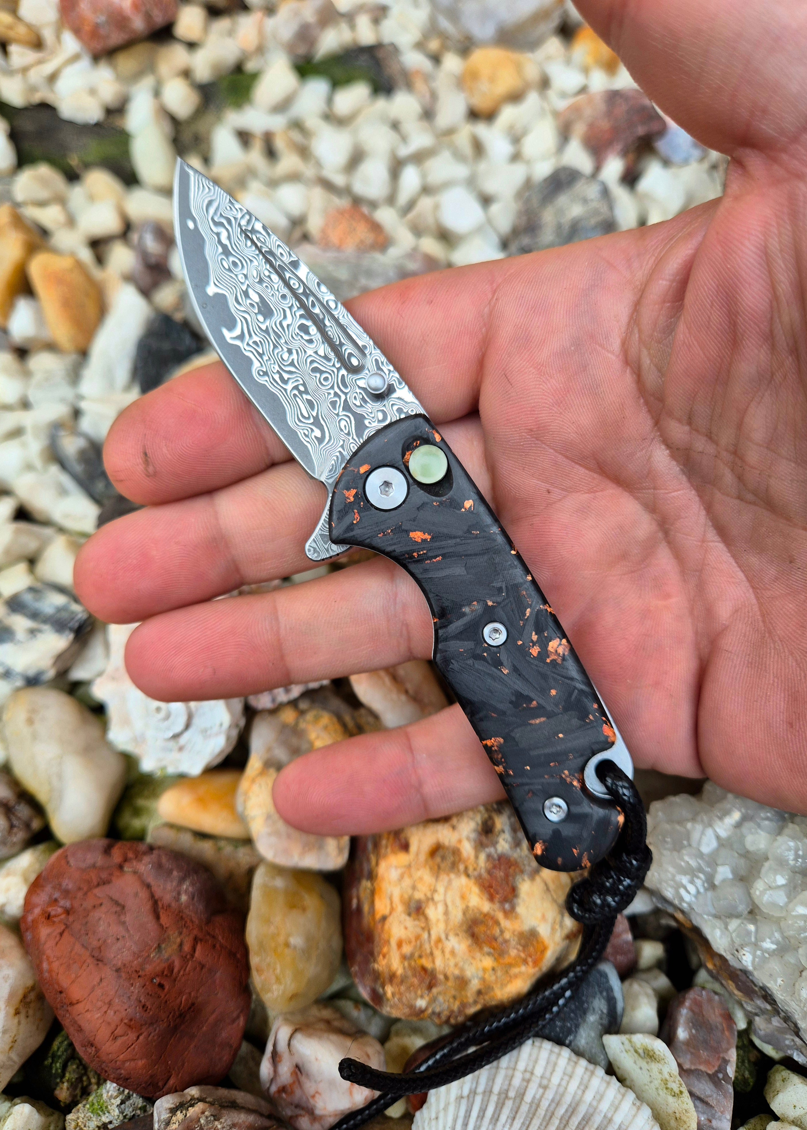 Zavírací nůž - Přívěšek Carbon + nerezový damašek