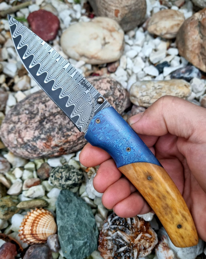 Gentleman 3 Timascus Klappmesser Kamel